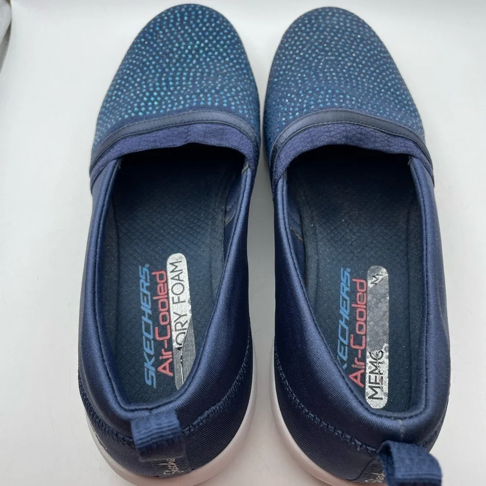 Skechers gently used